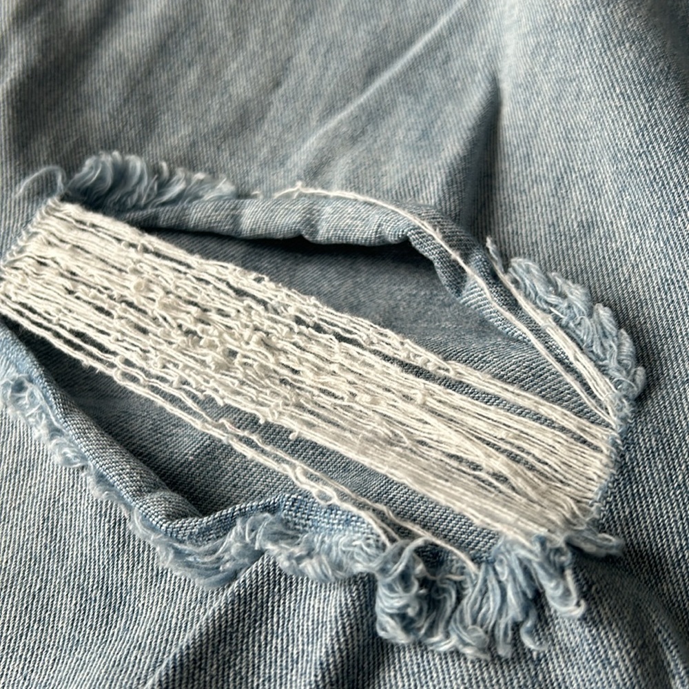✨Sold✨Cider Cropped Wide Leg Jeans Light Wash Distressed Denim Size 1XL - Picture 10 of 12
